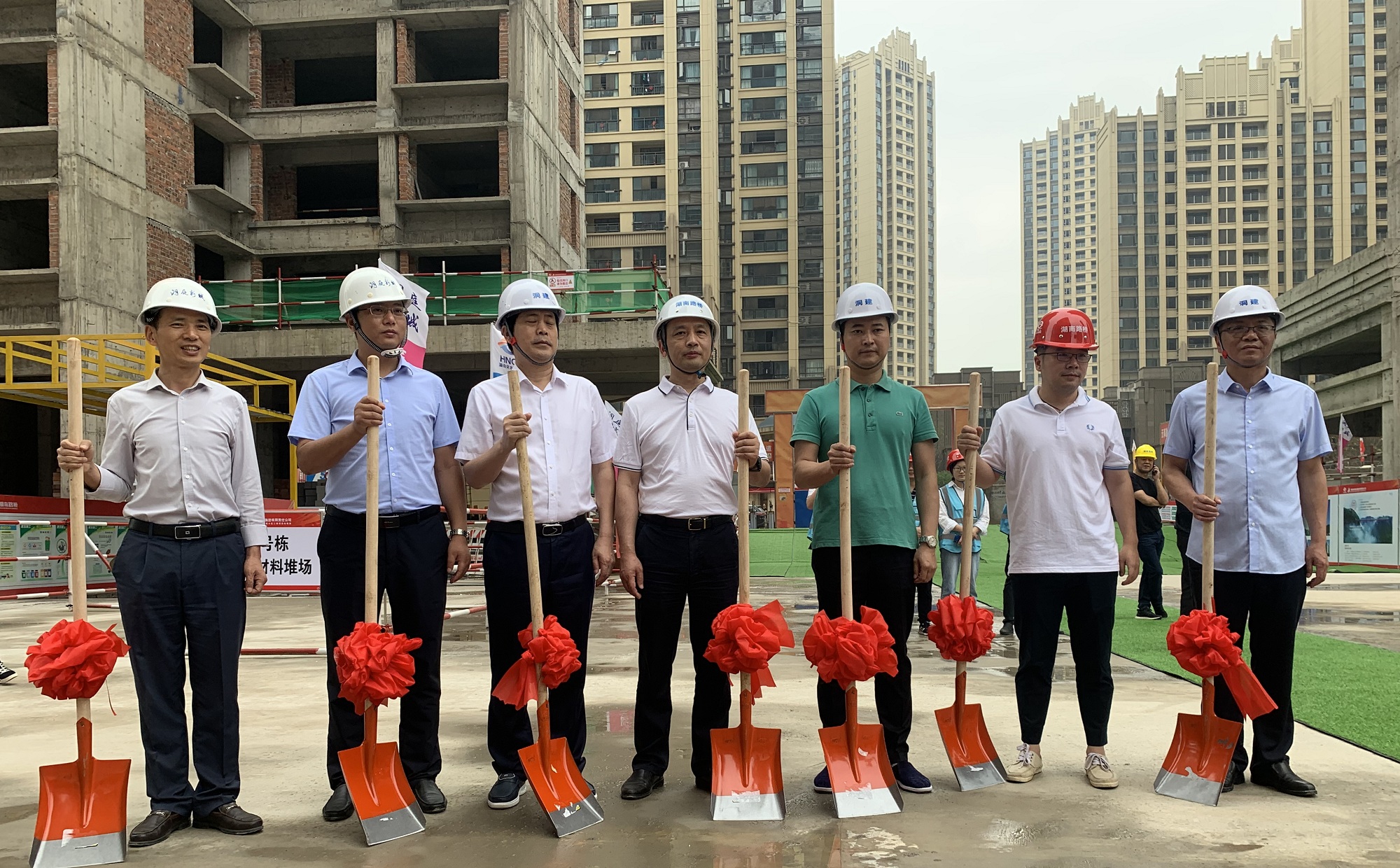 ͼƬ�������� ����λ ��ͥ��Ͷ��˾�ܾ��������� ����λ �����ֹ�˾��Ǽ澭�� ����ǿ ����λ ��Ŀ��������_����.jpg