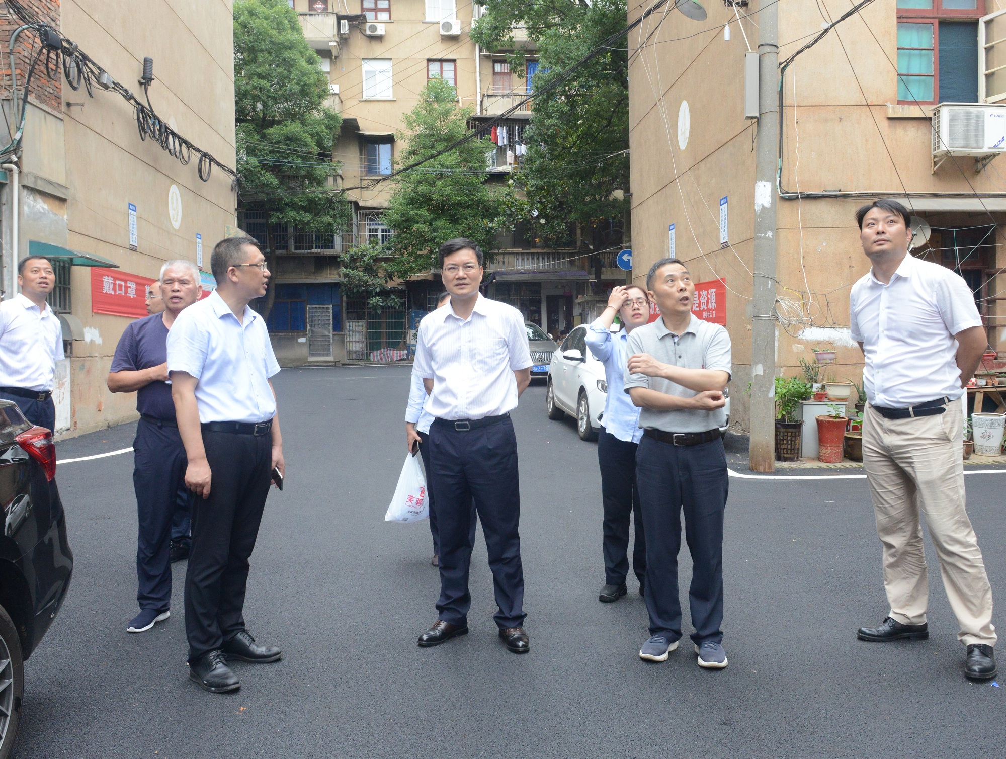 20200624597711.jpg 杨雄伟检查东院公房革新工程DSC_6540_副本.jpg