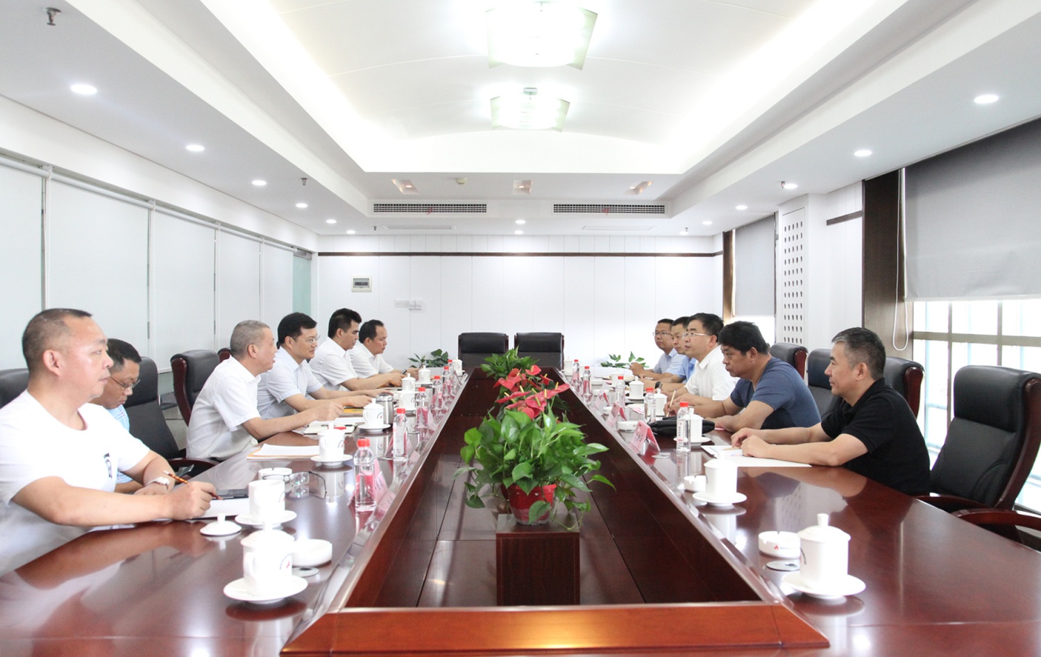 20200907818507.jpg 杨雄伟与山西二建领导座谈IMG_4559_副本.jpg