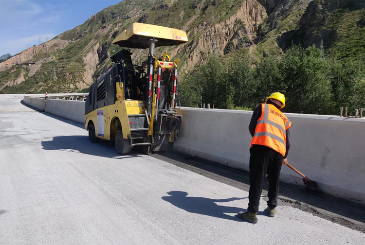 20220712904571.jpg 29照片:武九路面3标精铣刨首件工程施工.jpg